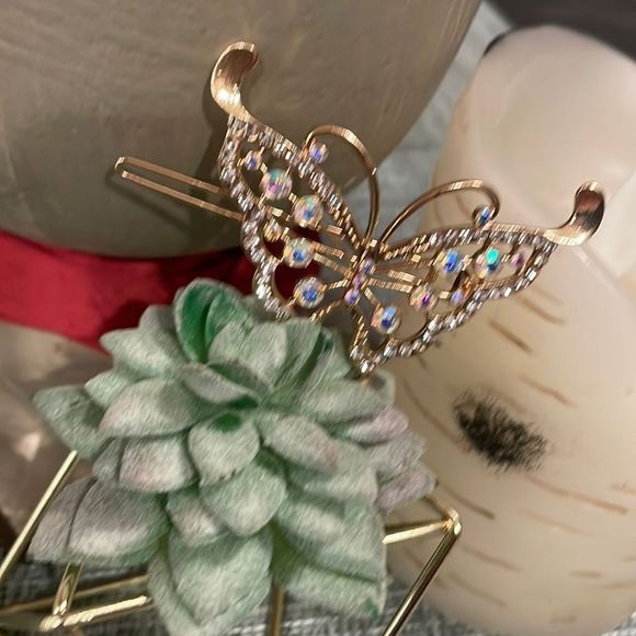 #22 Set of 2 NWOT Sparkly Bling Butterly Barrettes - Picture 13 of 16